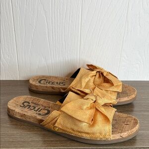 Circus by Sam Edelman Gold Bow Slide Sandals 7